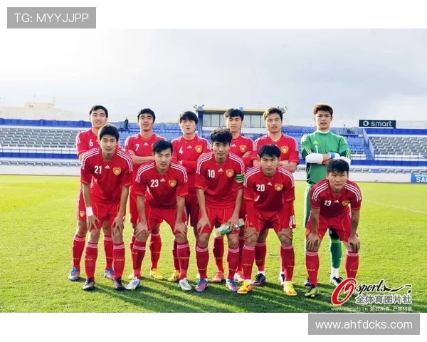 张昱杰护腿板暗藏全家福密码 训练预演助其中超关键破门(1)